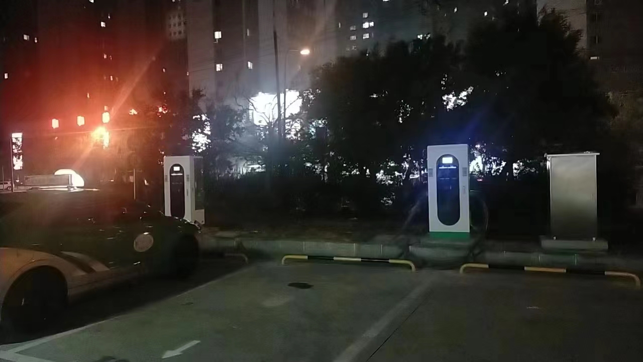 120KW遼寧鞍山充電樁完工-汽車充電樁_充電樁生產(chǎn)_充電樁廠家_深圳耀萊充新能源科技有限公司